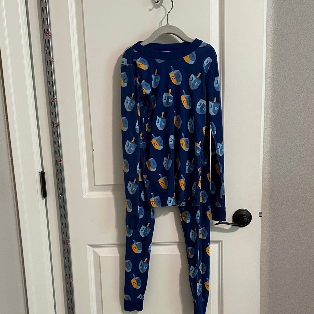 Hanna Andersson Blue Hannukah Pajama Set with Colorful Print